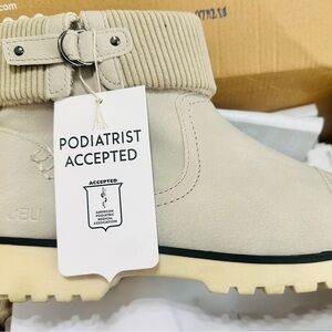 JBU Stone White Women's Boots Box - Beige and Teal Label